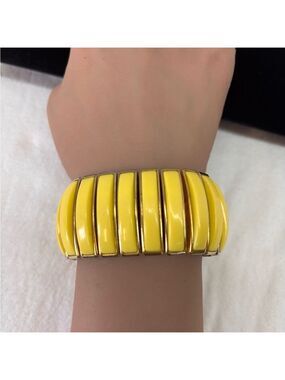 Vintage Sunny Yellow Wide Expandable Cuff Bracelet with Glossy Lucite Segments